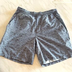 NWOT - Lululemon Pace breaker 7" Short - Medium
